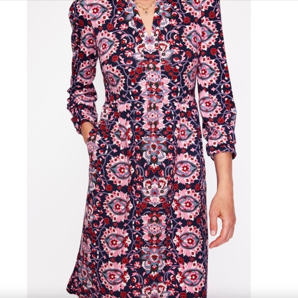 Boden Naomi Relaxed Jersey Dress in Navy and Pink Medallion, Size 8 US - Picture 9 of 9